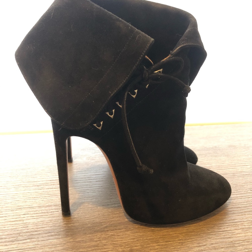 ALAÏA ANKLE BOOTS